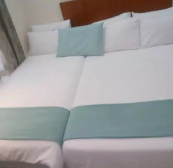 هتل Eros Guest Inn