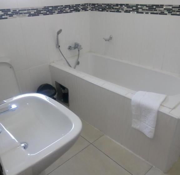 هتل Eros Guest Inn