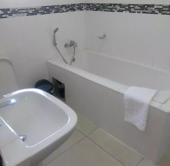 هتل Eros Guest Inn