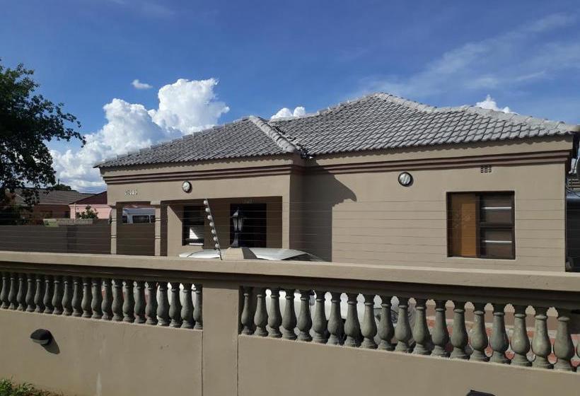 هتل Eros Guest Inn