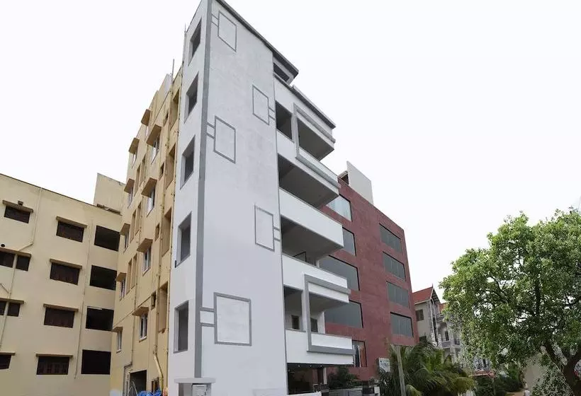 ホテル Oyo 16606 Iconic Living