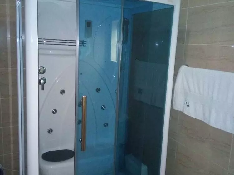 هتل Regview Restland