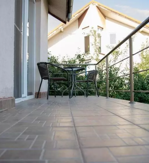 Majatalo Iris Boutique