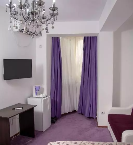 Majatalo Iris Boutique