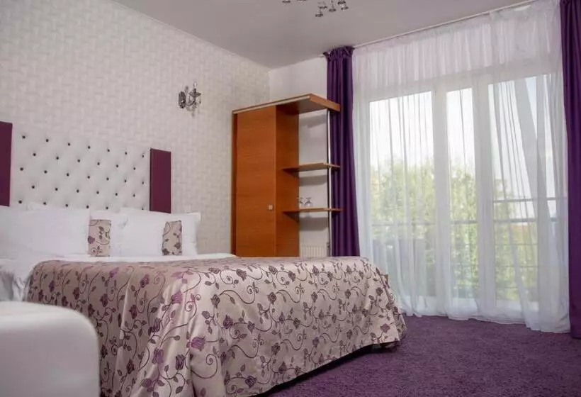 Majatalo Iris Boutique