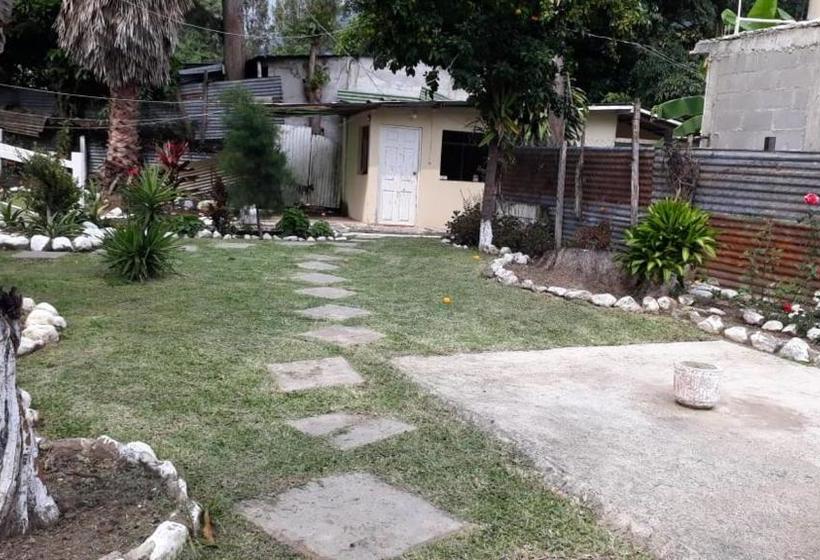 Hostal Dulces Sueños Hostel