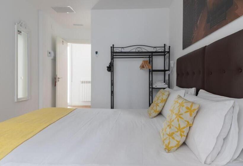 پانسیون Hostal Puente De Hierro