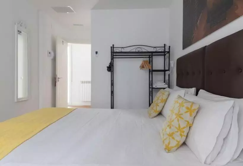 پانسیون Hostal Puente De Hierro