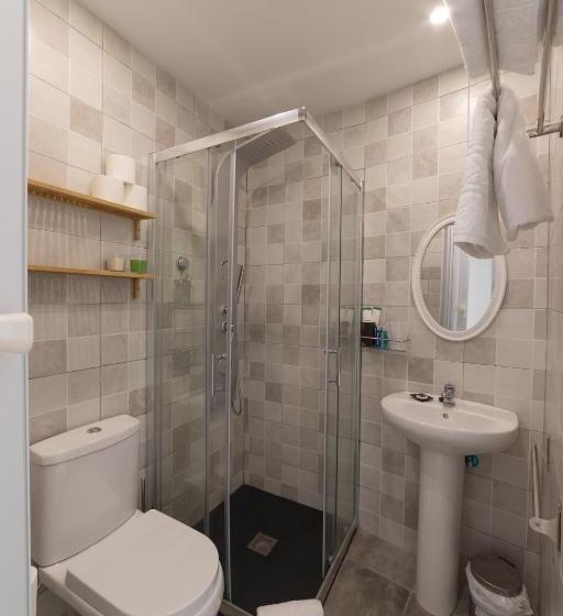 پانسیون Hostal Puente De Hierro