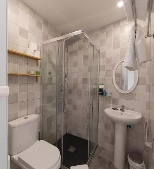 پانسیون Hostal Puente De Hierro