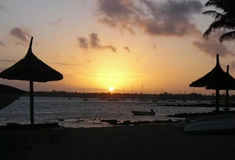 تختخواب و صبحانه Admiralmahé