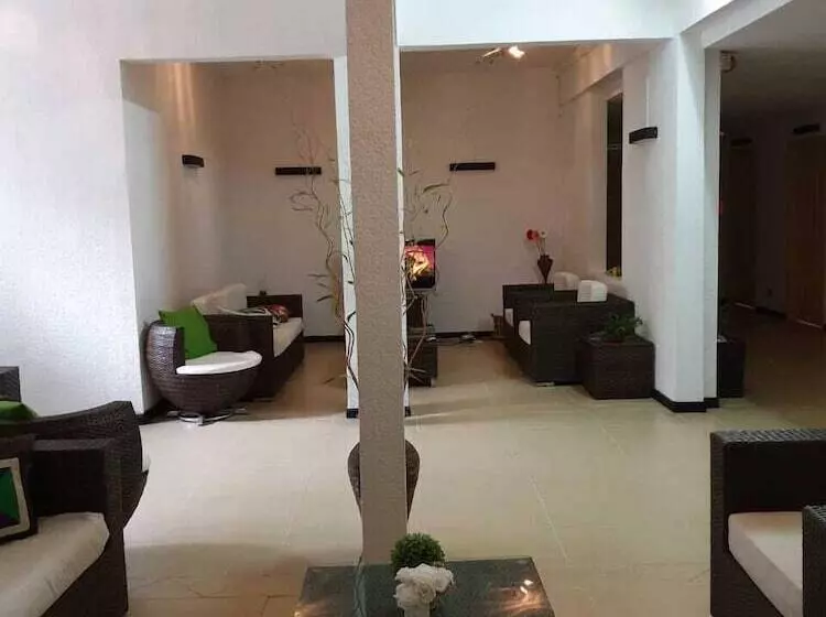 تختخواب و صبحانه Admiralmahé