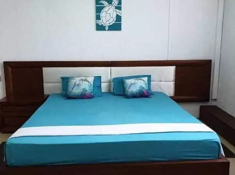 تختخواب و صبحانه Admiralmahé