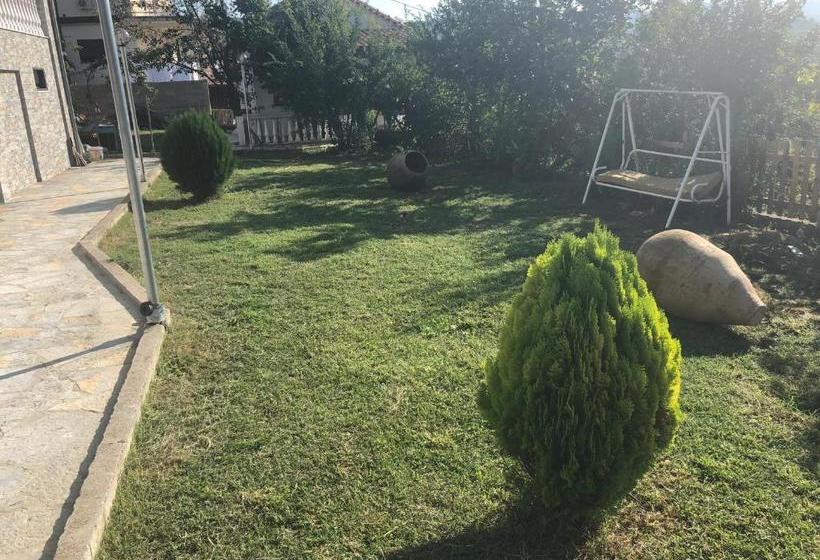 住宿加早餐 Guest House Xhuljon