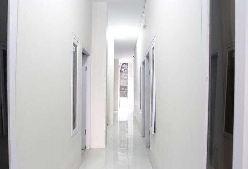 בית מלון כפרי Oyo 120 Gp Residence