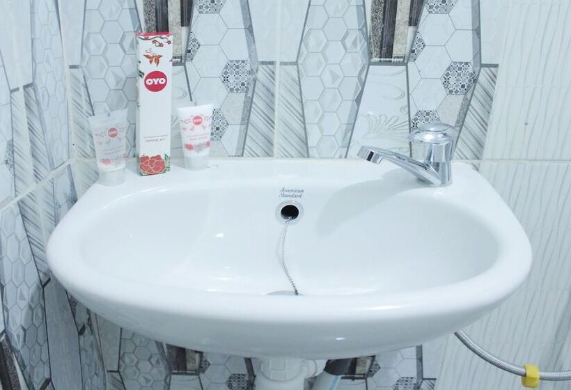 בית מלון כפרי Oyo 120 Gp Residence