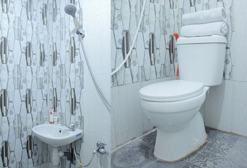 בית מלון כפרי Oyo 120 Gp Residence