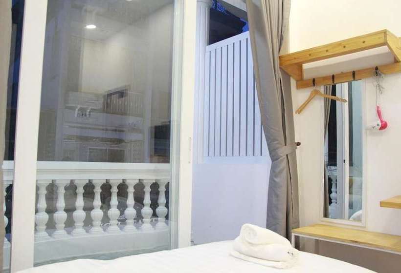 Oyo 731 Yelo Hostel & Cafe