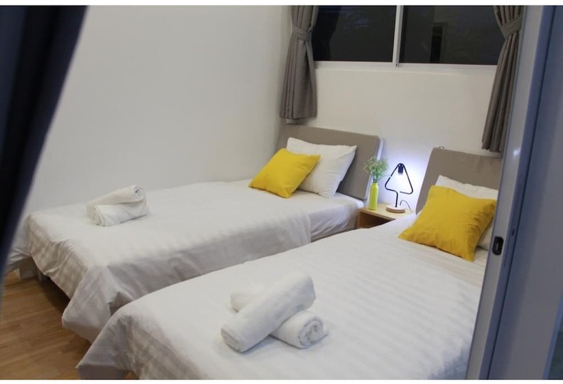 Oyo 731 Yelo Hostel & Cafe