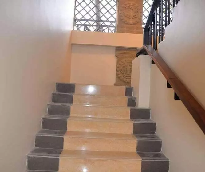 هتل Thazin Palace A