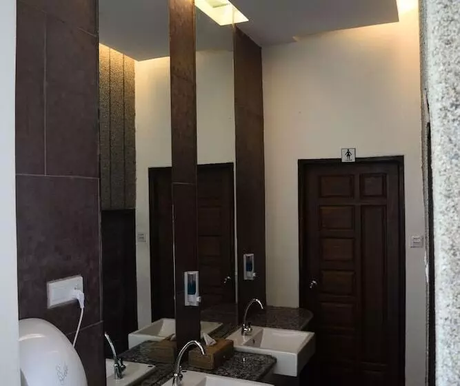هتل Thazin Palace A