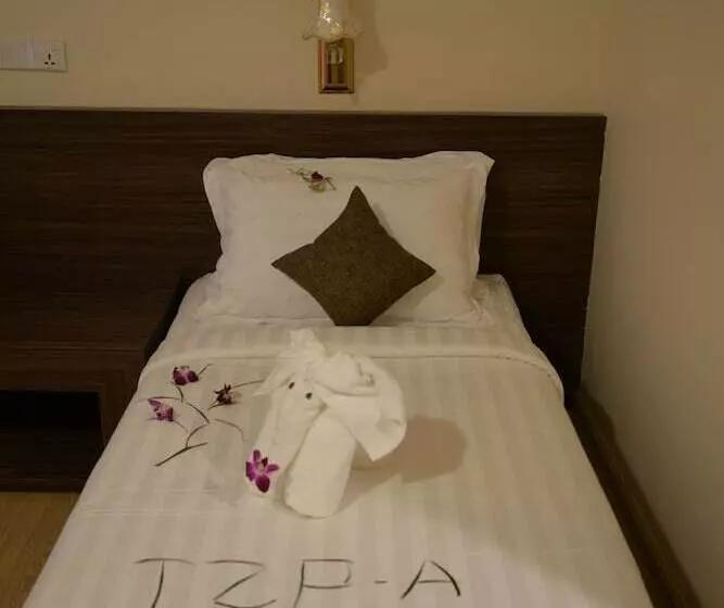 هتل Thazin Palace A