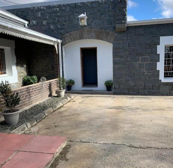 פנסיון Vyfster Old Jail