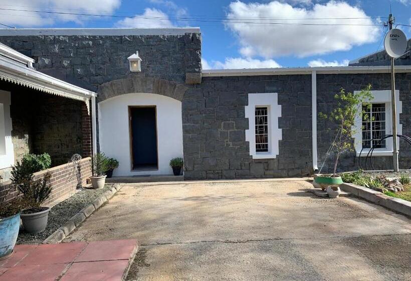 פנסיון Vyfster Old Jail