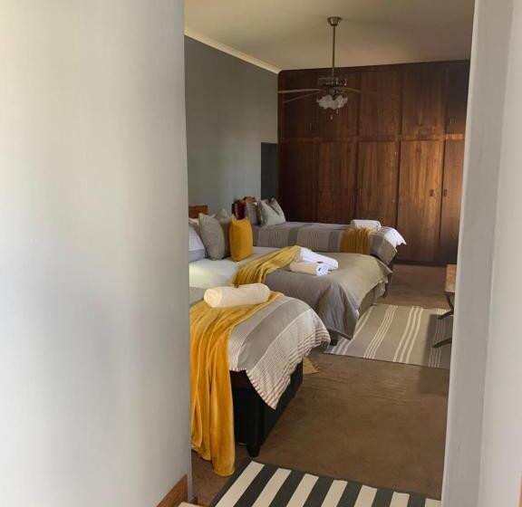 פנסיון Vyfster Old Jail