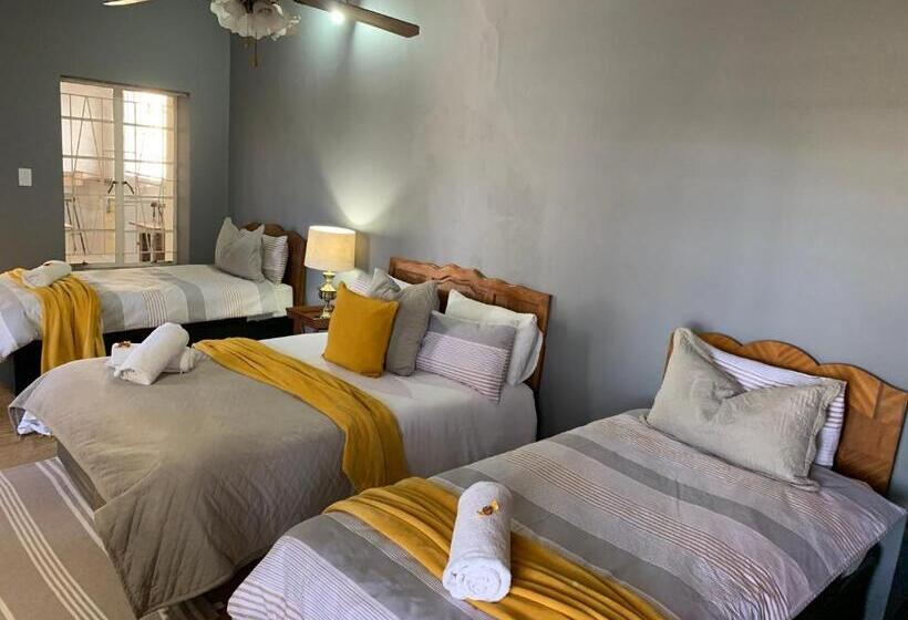 פנסיון Vyfster Old Jail