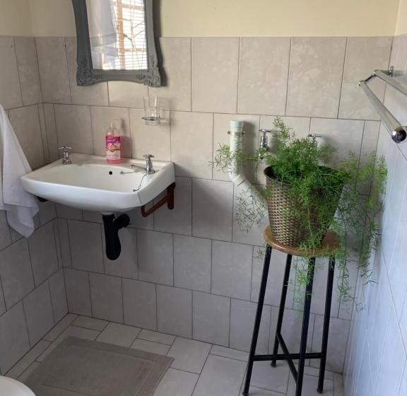 פנסיון Vyfster Old Jail