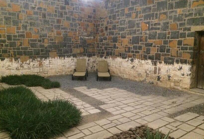 פנסיון Vyfster Old Jail