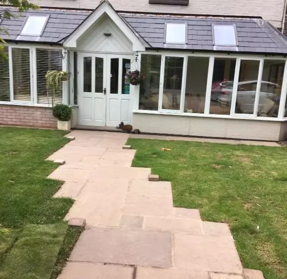 ベッドアンドブレックファースト Henwick House Accommodation, Continental Breakfast Included