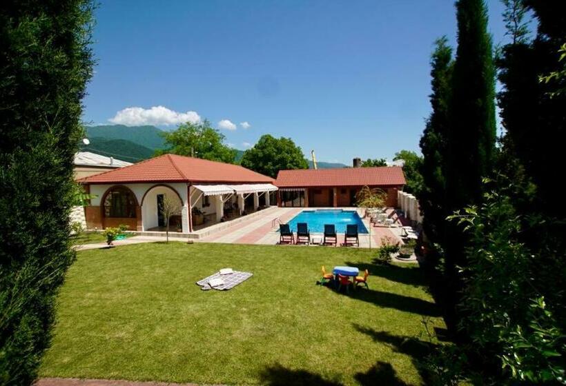 تختخواب و صبحانه Pawlonia Villa Kvareli