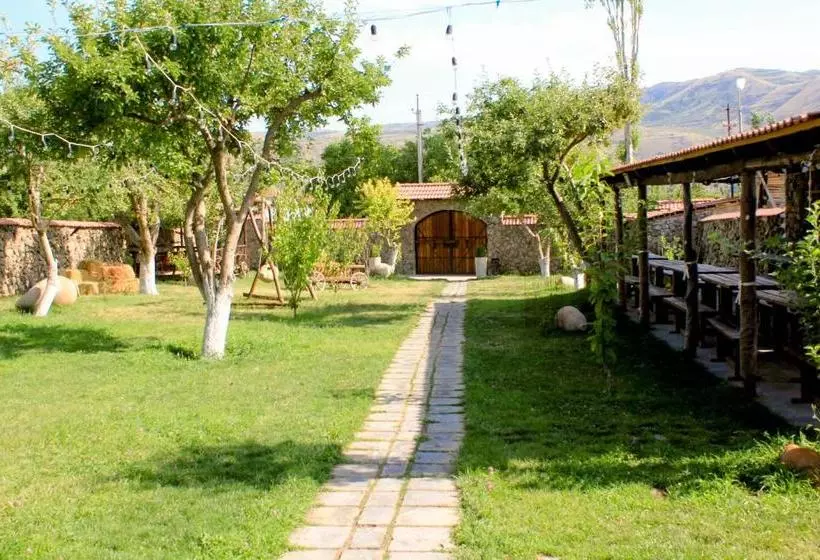 ペンション Garni Hinyard