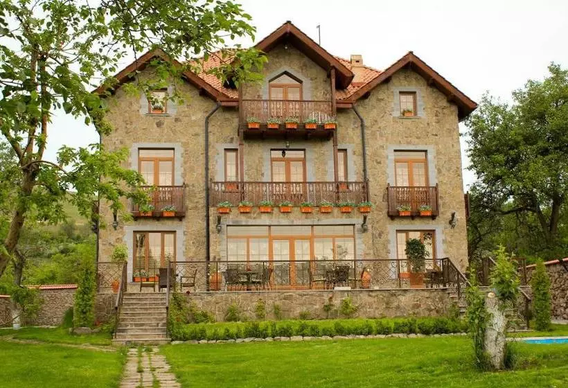 ペンション Garni Hinyard