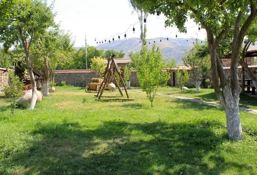 ペンション Garni Hinyard