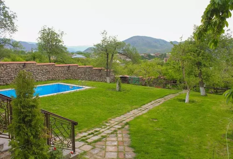 ペンション Garni Hinyard