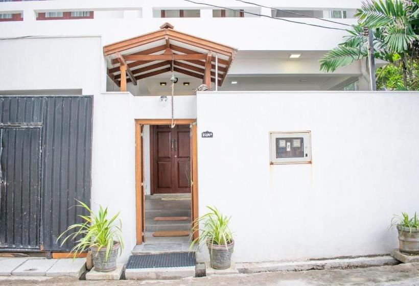 پانسیون Lavinia Escapes