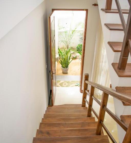 پانسیون Lavinia Escapes