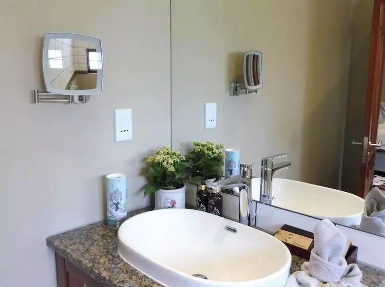 Majatalo Twin Thorns Guesthouse