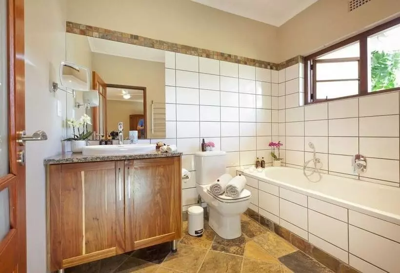 Majatalo Twin Thorns Guesthouse