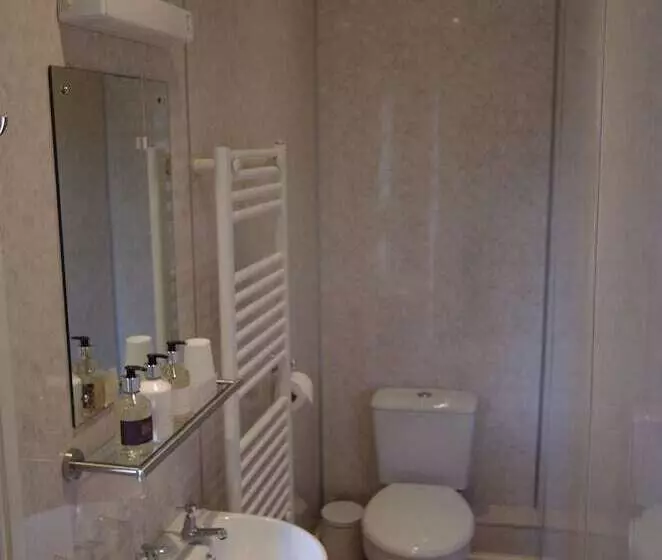 تختخواب و صبحانه Brook House ― Free On Site Car Park