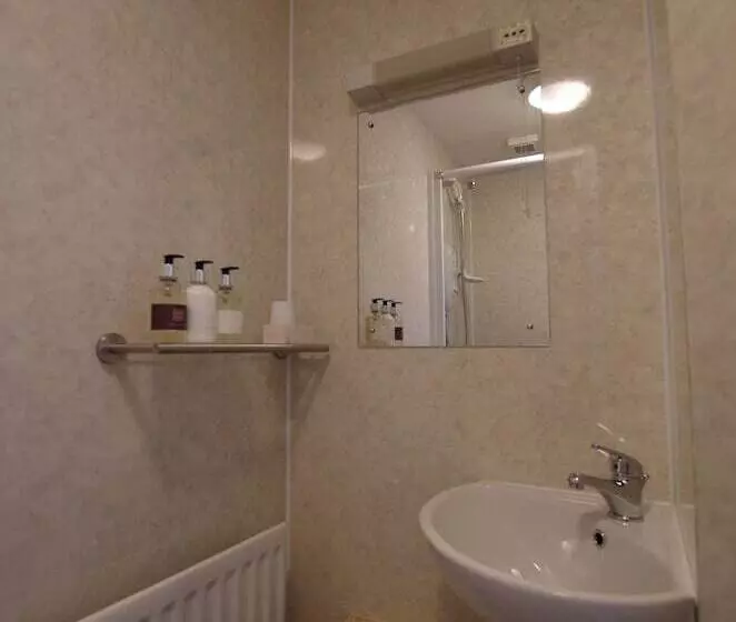 تختخواب و صبحانه Brook House ― Free On Site Car Park