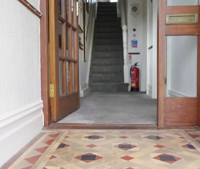 تختخواب و صبحانه Brook House ― Free On Site Car Park