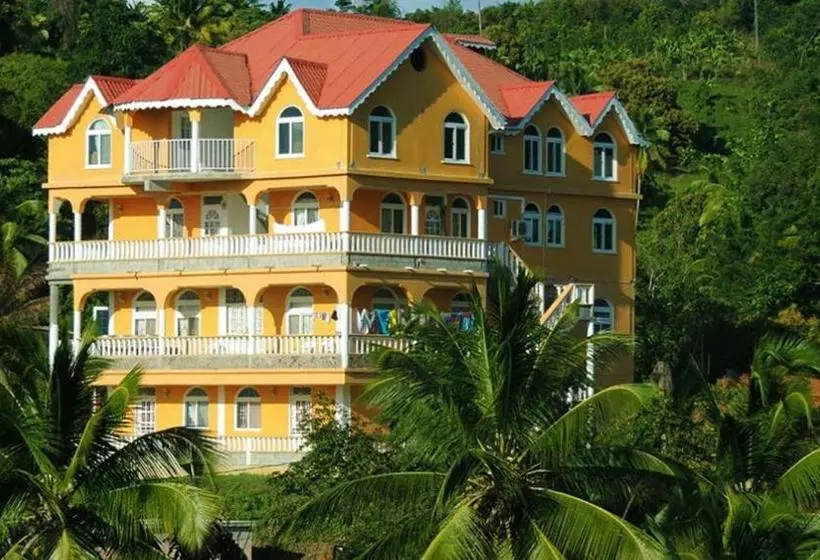 هتل Candy S Palace