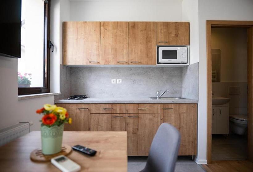 ペンション Ubytovanie Alej Bojnice