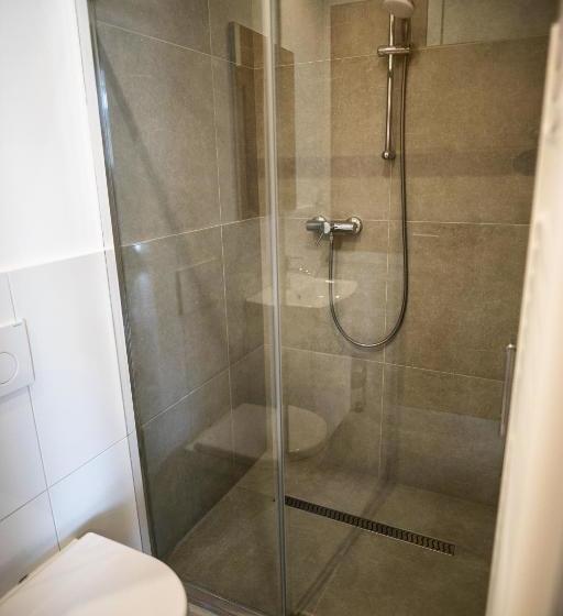 ペンション Ubytovanie Alej Bojnice