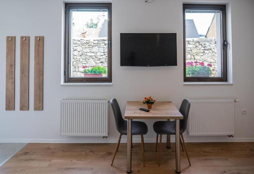 ペンション Ubytovanie Alej Bojnice