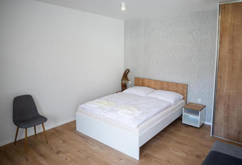 ペンション Ubytovanie Alej Bojnice